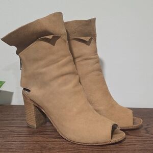 Vero Cuoio Tan Suede Peep Toe Zip Bootie Womens 38